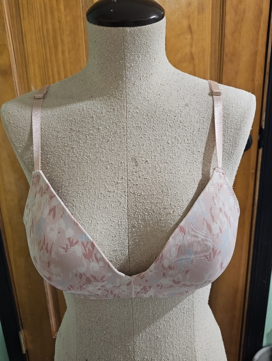 Jessica Simpson Other - Jessica Simpson Light Pink Printed Wireless T-Shirt Bra
